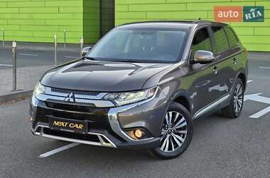 Внедорожник / Кроссовер Mitsubishi Outlander 2018 в Киеве