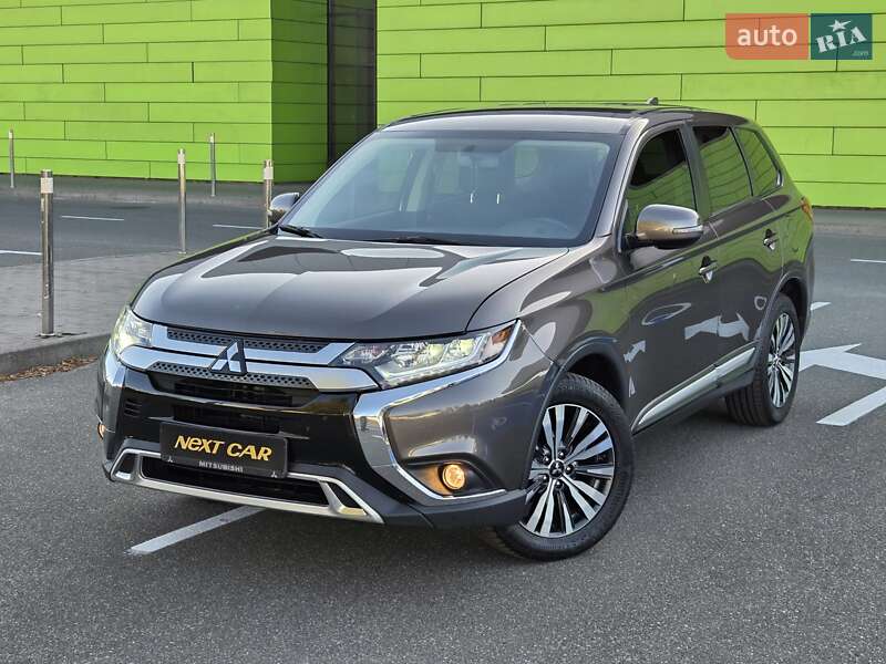 Внедорожник / Кроссовер Mitsubishi Outlander 2018 в 