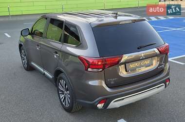 Внедорожник / Кроссовер Mitsubishi Outlander 2018 в 