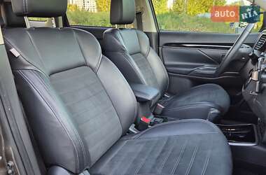 Внедорожник / Кроссовер Mitsubishi Outlander 2018 в 