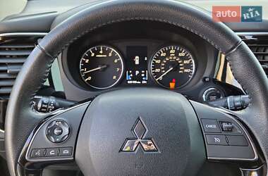 Внедорожник / Кроссовер Mitsubishi Outlander 2018 в 