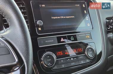 Внедорожник / Кроссовер Mitsubishi Outlander 2018 в 