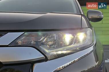 Внедорожник / Кроссовер Mitsubishi Outlander 2018 в 
