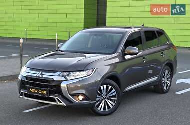 Внедорожник / Кроссовер Mitsubishi Outlander 2018 в 