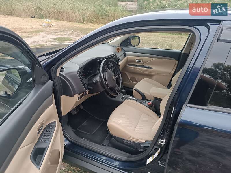 Позашляховик / Кросовер Mitsubishi Outlander 2015 в Кропивницькому