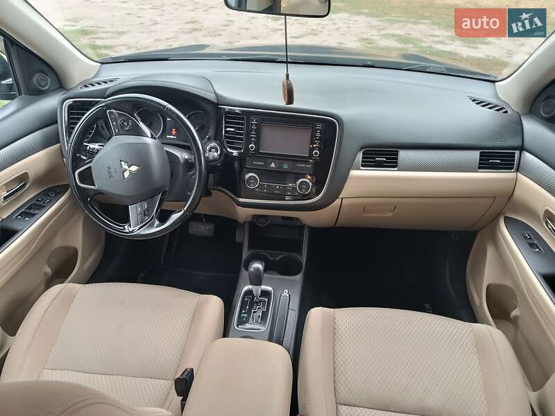 Позашляховик / Кросовер Mitsubishi Outlander 2015 в Кропивницькому