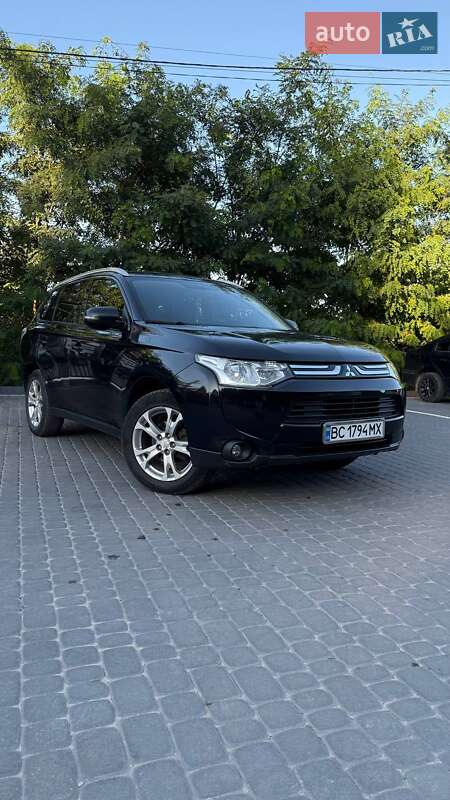 Позашляховик / Кросовер Mitsubishi Outlander 2013 в Бібрці
