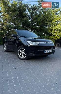Внедорожник / Кроссовер Mitsubishi Outlander 2013 в 