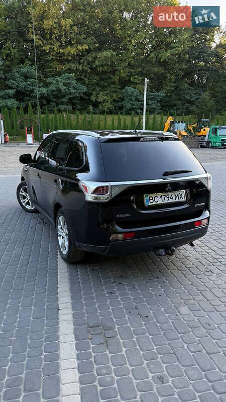 Позашляховик / Кросовер Mitsubishi Outlander 2013 в Бібрці