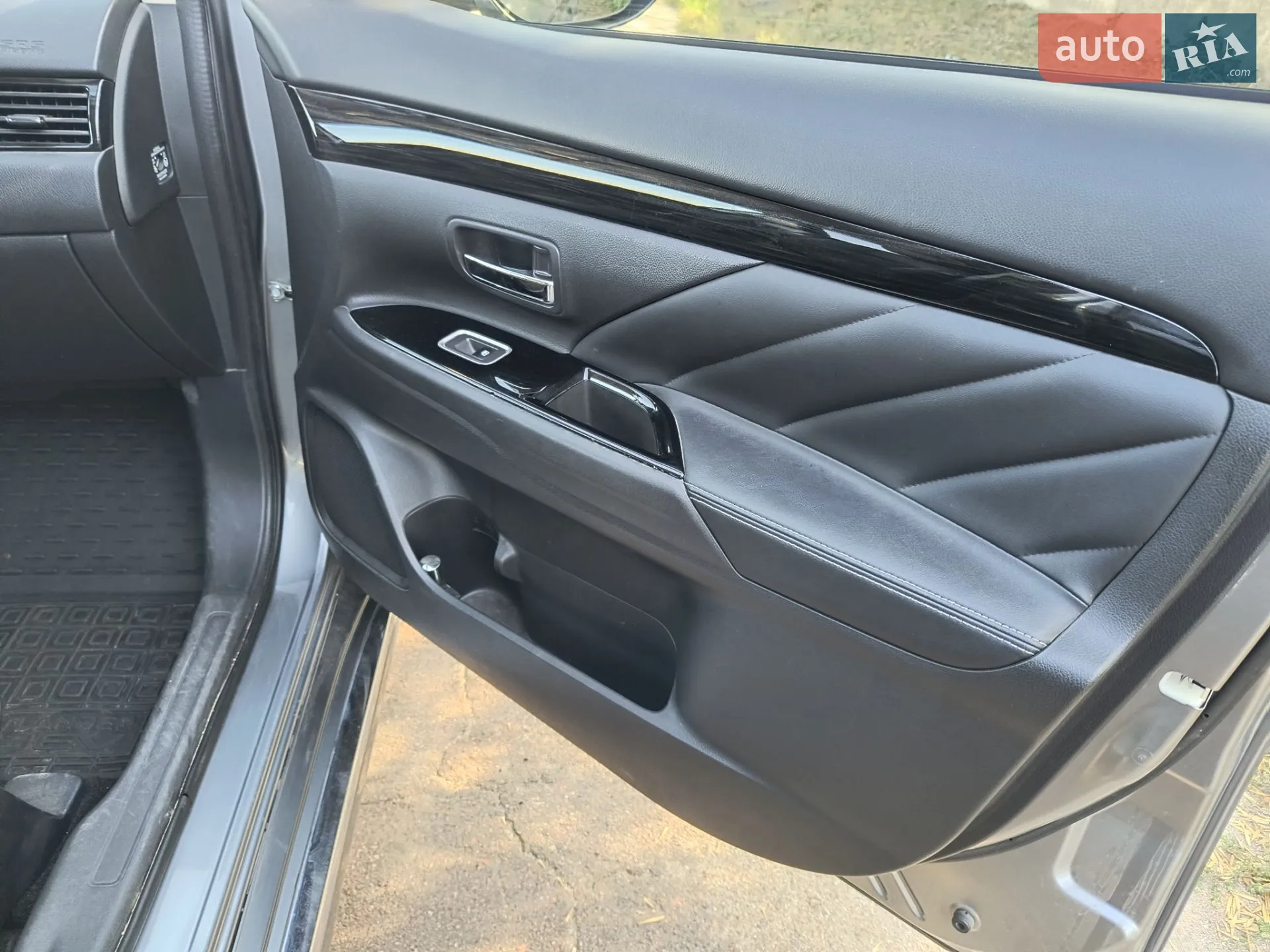 2016 Mitsubishi Outlander - мініатюра 12