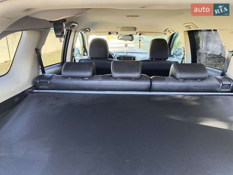 Позашляховик / Кросовер Mitsubishi Outlander 2016 в Кропивницькому