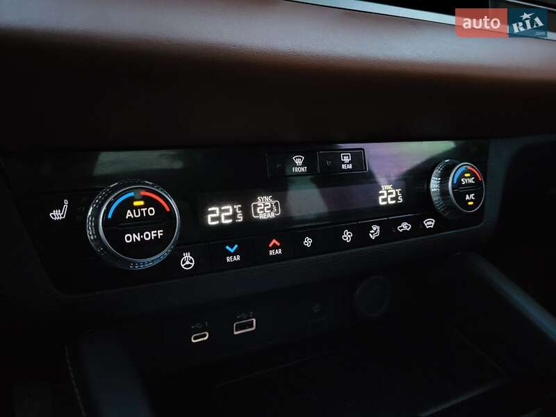 Позашляховик / Кросовер Mitsubishi Outlander 2022 в Львові