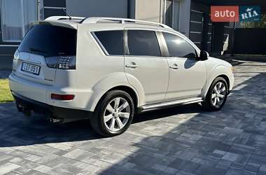 Внедорожник / Кроссовер Mitsubishi Outlander 2010 в 