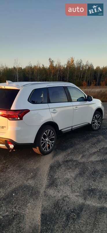 Внедорожник / Кроссовер Mitsubishi Outlander 2018 в Слобожанском