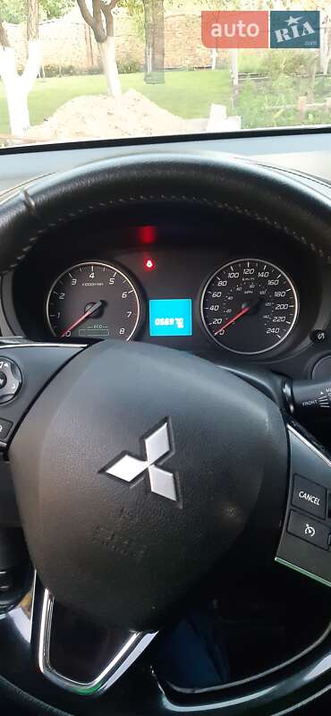 Внедорожник / Кроссовер Mitsubishi Outlander 2018 в Слобожанском