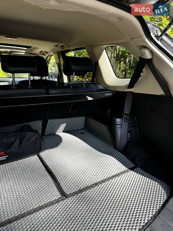 Позашляховик / Кросовер Mitsubishi Outlander 2020 в Києві