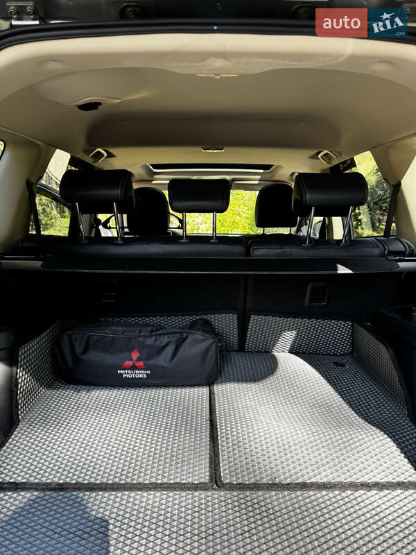 Позашляховик / Кросовер Mitsubishi Outlander 2020 в Києві