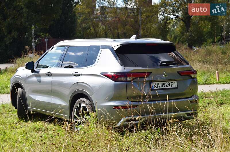 Позашляховик / Кросовер Mitsubishi Outlander 2023 в Києві