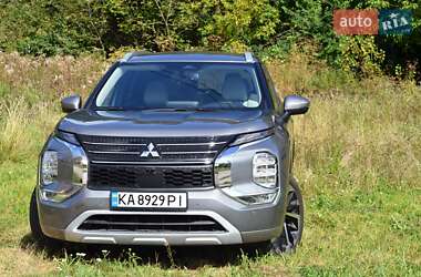 Внедорожник / Кроссовер Mitsubishi Outlander 2023 в Киеве