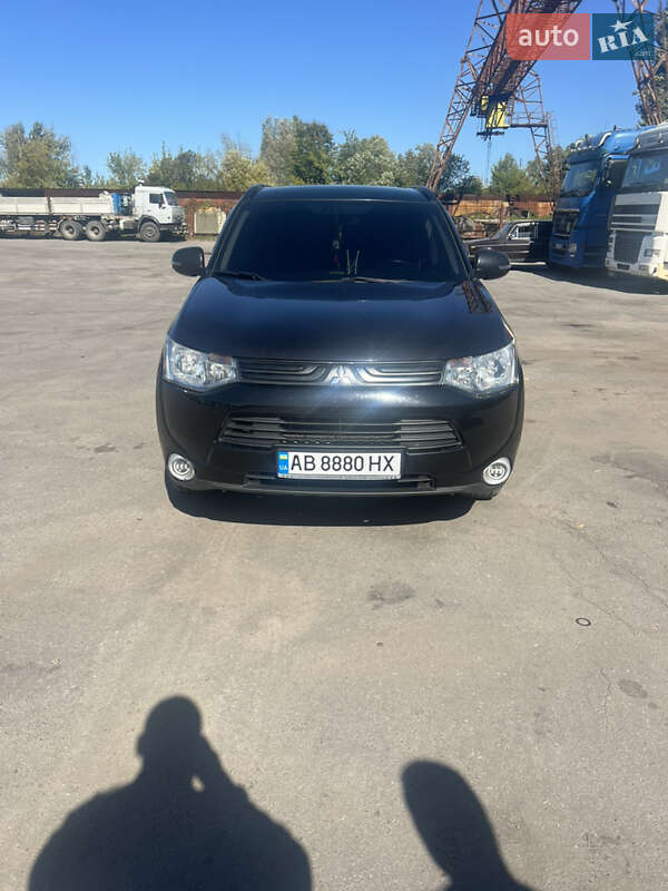 Внедорожник / Кроссовер Mitsubishi Outlander 2013 в 