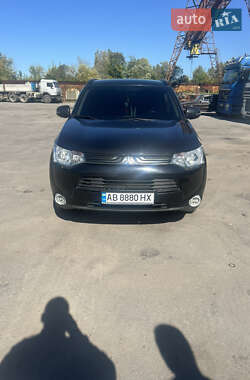 Внедорожник / Кроссовер Mitsubishi Outlander 2013 в 