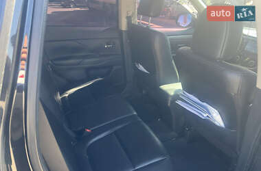 Внедорожник / Кроссовер Mitsubishi Outlander 2013 в 