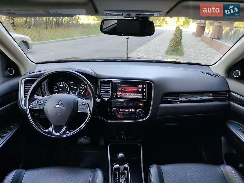 Внедорожник / Кроссовер Mitsubishi Outlander 2017 в Чернигове