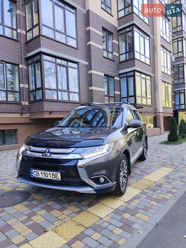 Внедорожник / Кроссовер Mitsubishi Outlander 2017 в Чернигове