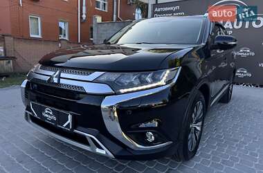 Внедорожник / Кроссовер Mitsubishi Outlander 2021 в 