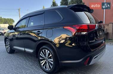 Внедорожник / Кроссовер Mitsubishi Outlander 2021 в 