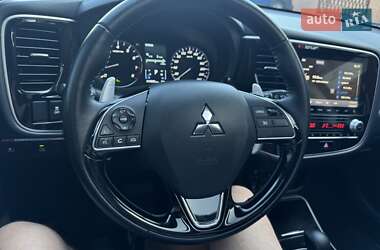 Внедорожник / Кроссовер Mitsubishi Outlander 2021 в 