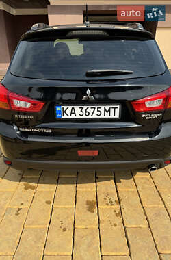 Внедорожник / Кроссовер Mitsubishi Outlander 2014 в 