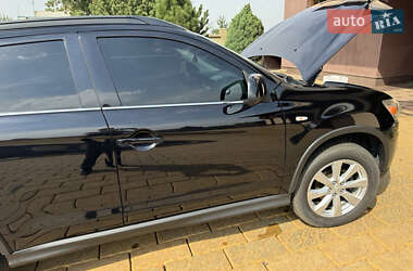 Внедорожник / Кроссовер Mitsubishi Outlander 2014 в 