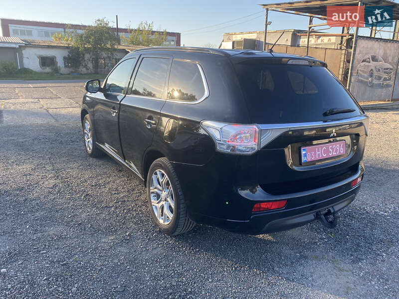 Внедорожник / Кроссовер Mitsubishi Outlander 2013 в Нововолынске