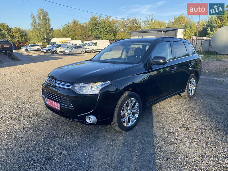 Внедорожник / Кроссовер Mitsubishi Outlander 2013 в Нововолынске