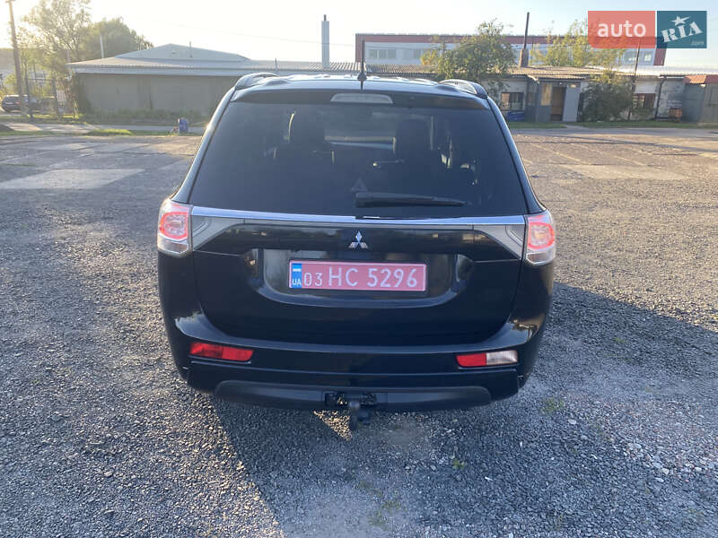 Внедорожник / Кроссовер Mitsubishi Outlander 2013 в Нововолынске
