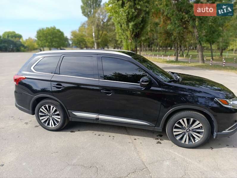 Mitsubishi Outlander 2020