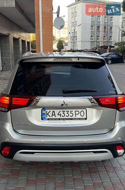 Внедорожник / Кроссовер Mitsubishi Outlander 2020 в 