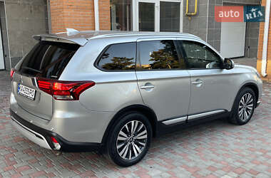 Внедорожник / Кроссовер Mitsubishi Outlander 2020 в 