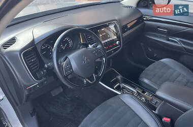 Внедорожник / Кроссовер Mitsubishi Outlander 2020 в 