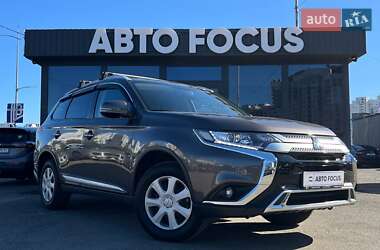 Внедорожник / Кроссовер Mitsubishi Outlander 2021 в Киеве