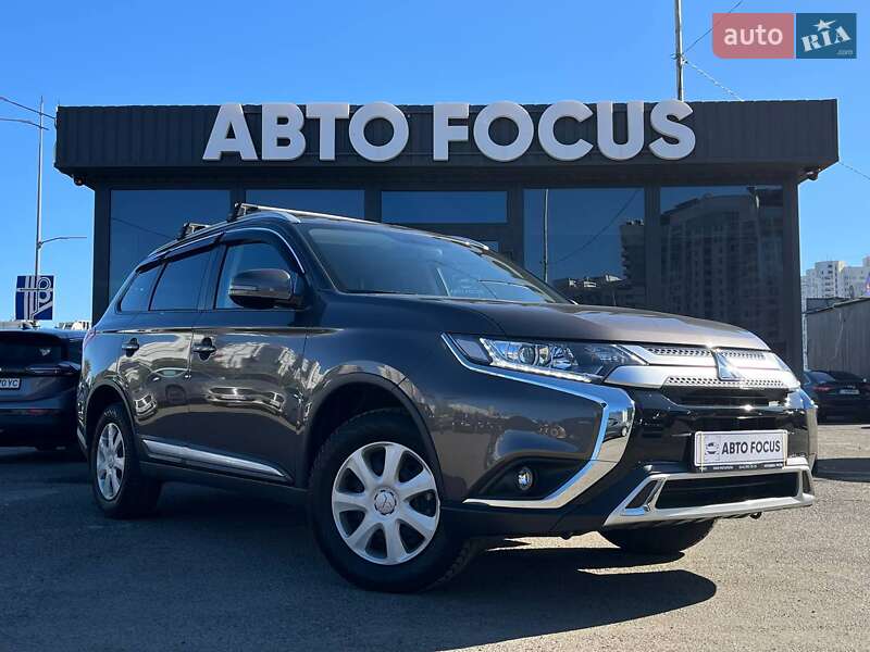 Внедорожник / Кроссовер Mitsubishi Outlander 2021 в 