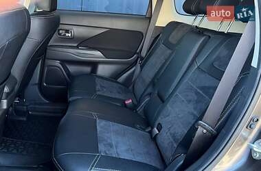 Внедорожник / Кроссовер Mitsubishi Outlander 2021 в 