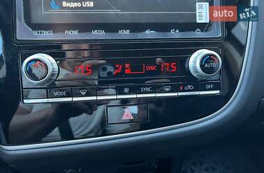 Внедорожник / Кроссовер Mitsubishi Outlander 2021 в 