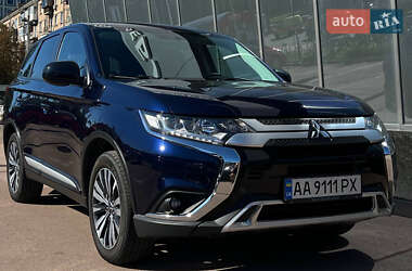 Позашляховик / Кросовер Mitsubishi Outlander 2020 в Києві