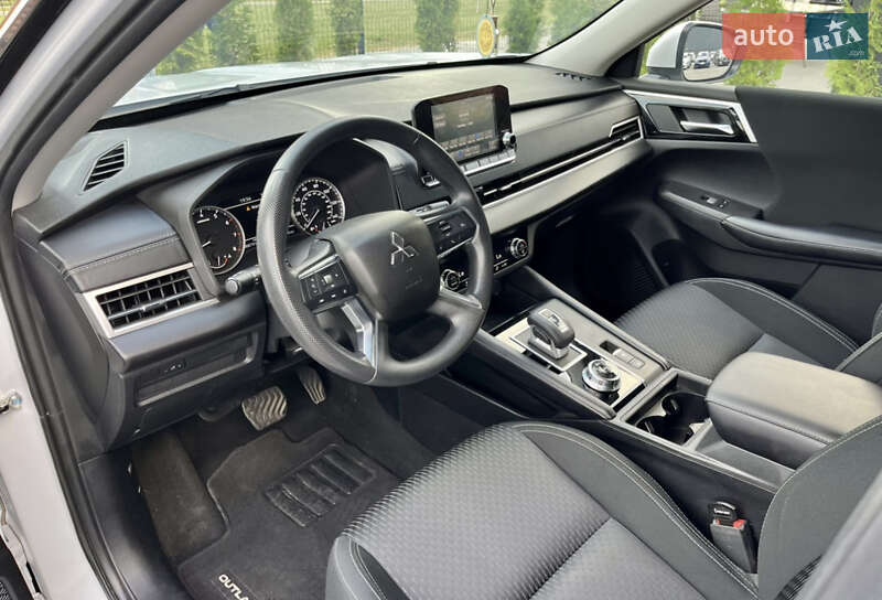 Внедорожник / Кроссовер Mitsubishi Outlander 2021 в Одессе
