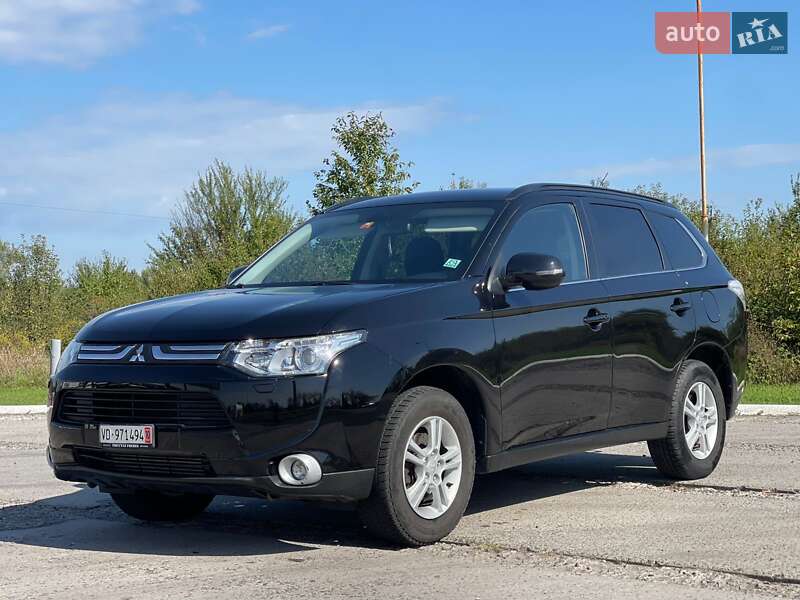 Внедорожник / Кроссовер Mitsubishi Outlander 2013 в 
