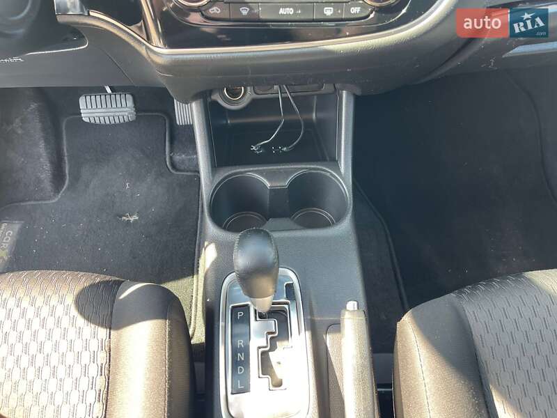 Внедорожник / Кроссовер Mitsubishi Outlander 2013 в Ужгороде