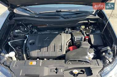 Внедорожник / Кроссовер Mitsubishi Outlander 2013 в 