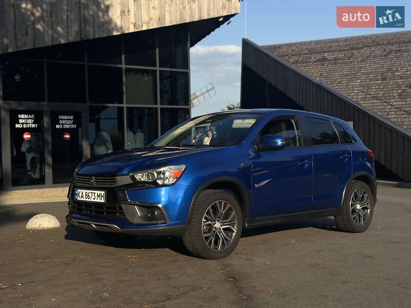 Внедорожник / Кроссовер Mitsubishi Outlander 2016 в Киеве